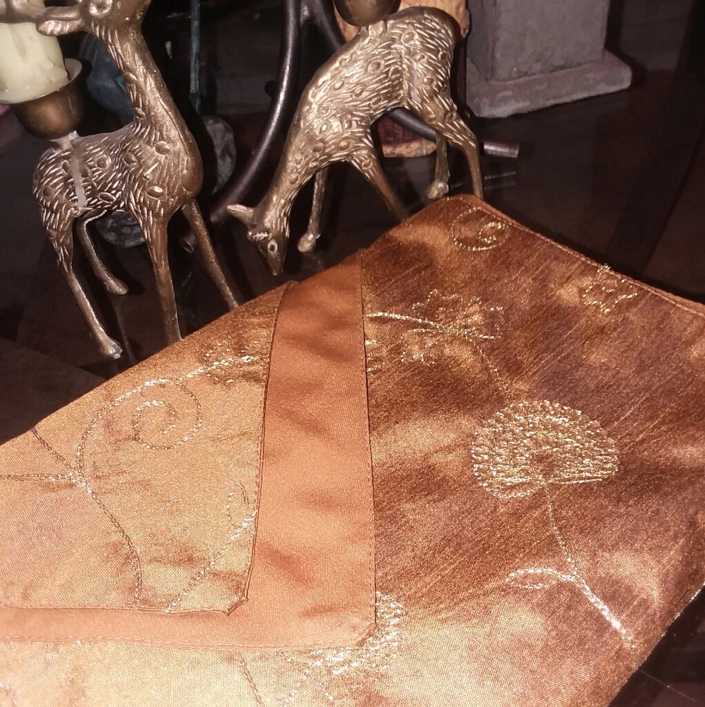 Table runner - Picture 10 of 11
